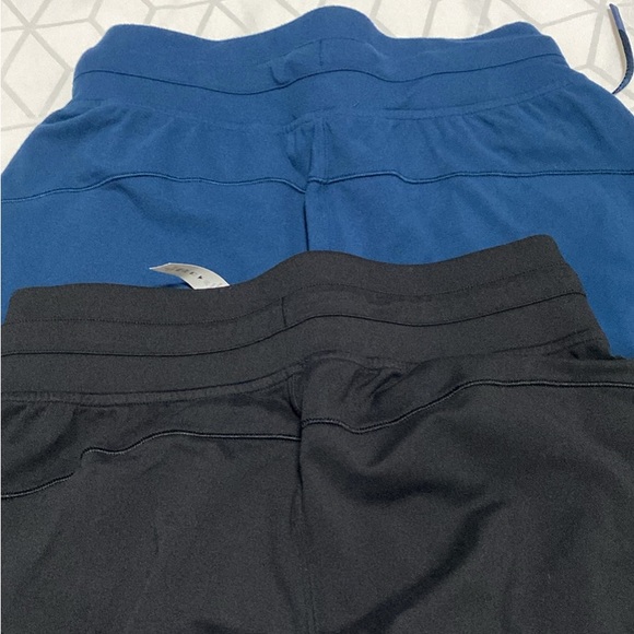 Lululemon joggers size 4 - Picture 4 of 4
